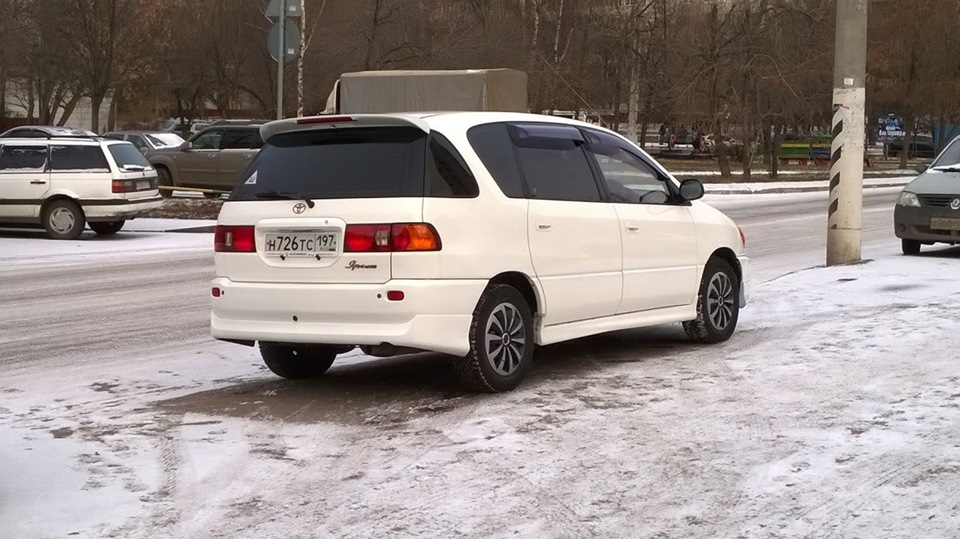 Купить ипсум в красноярском. Тойота Ипсум 10 кузов. Toyota ipsum 1997. Тойота Ипсум 10 кузов белый. Toyota ipsum 2015.