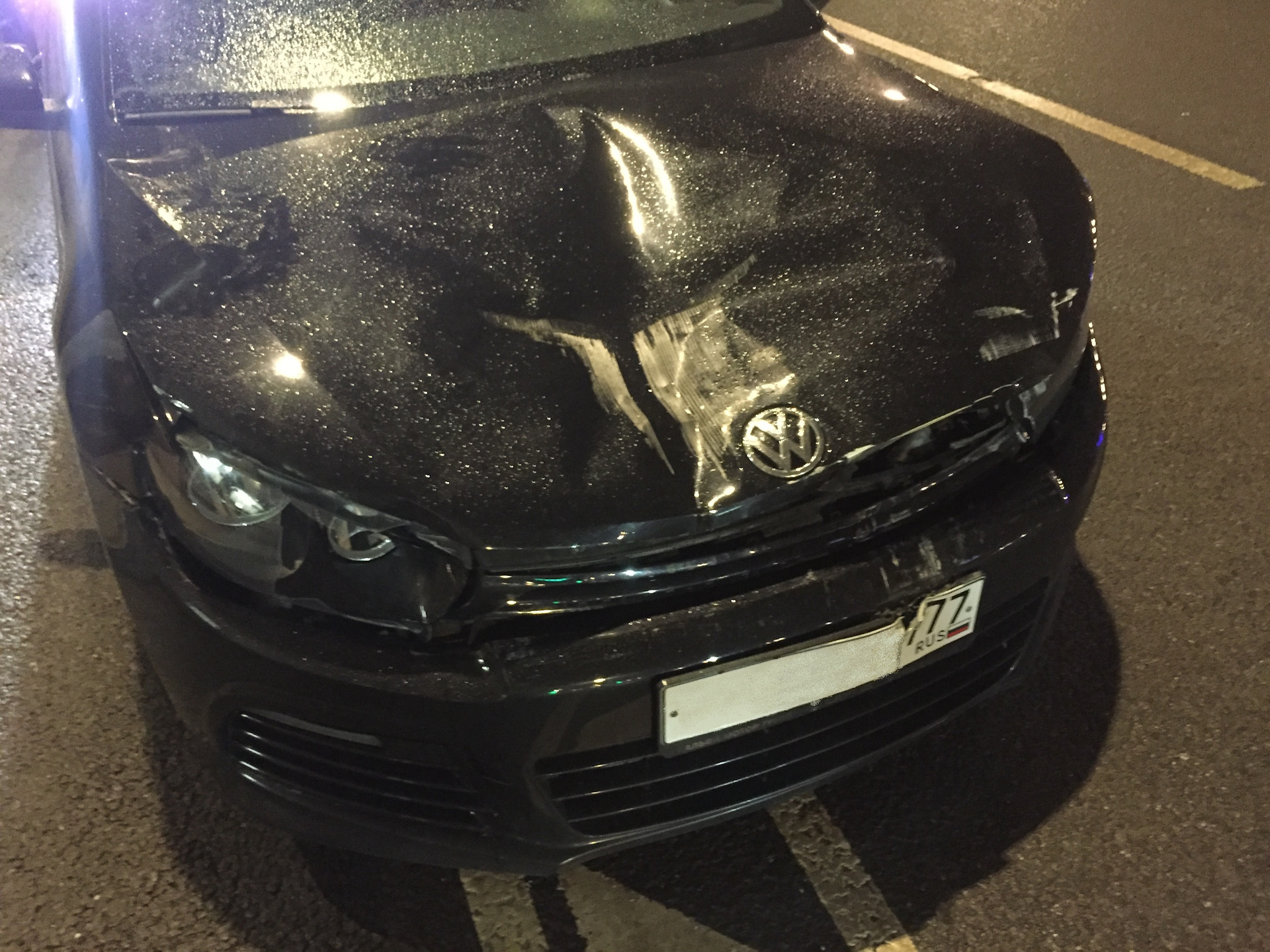 zasadili-na-kapote-mashini