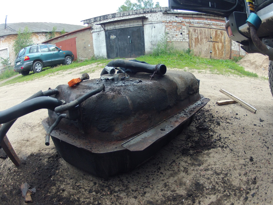 Это замазали что ржой выело. — Nissan Patrol GR II (Y61)