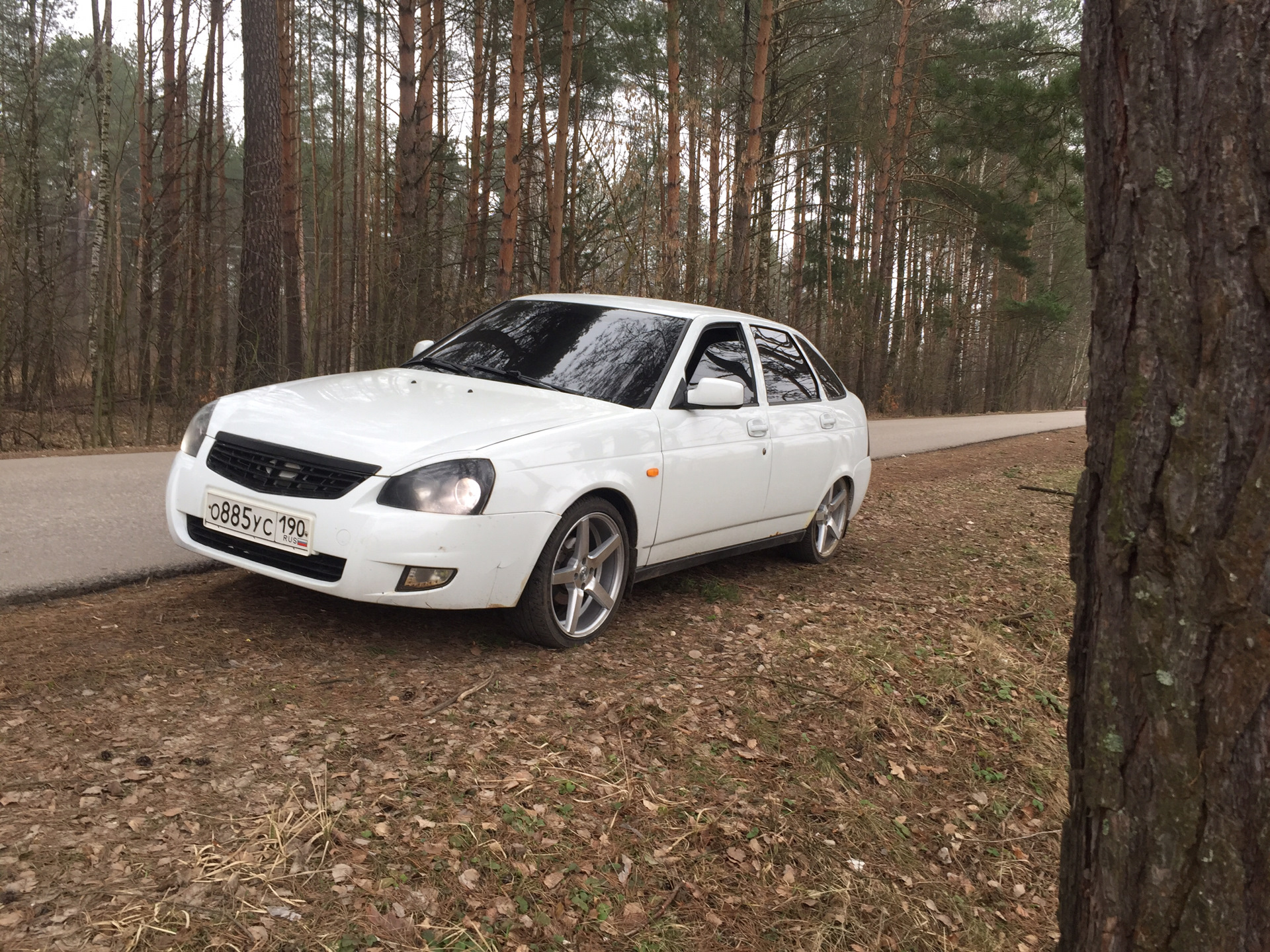 белые приоры хэтчбек