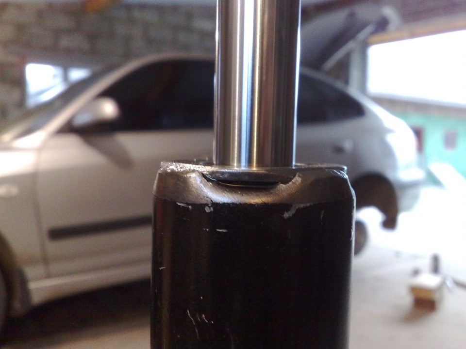 Потек амортизатор Sachs — Hyundai Elantra (3G), 2 л, 2003 года ...