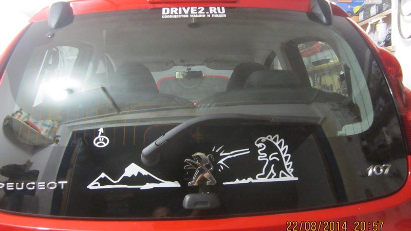 Peugeot 107 годзилла))