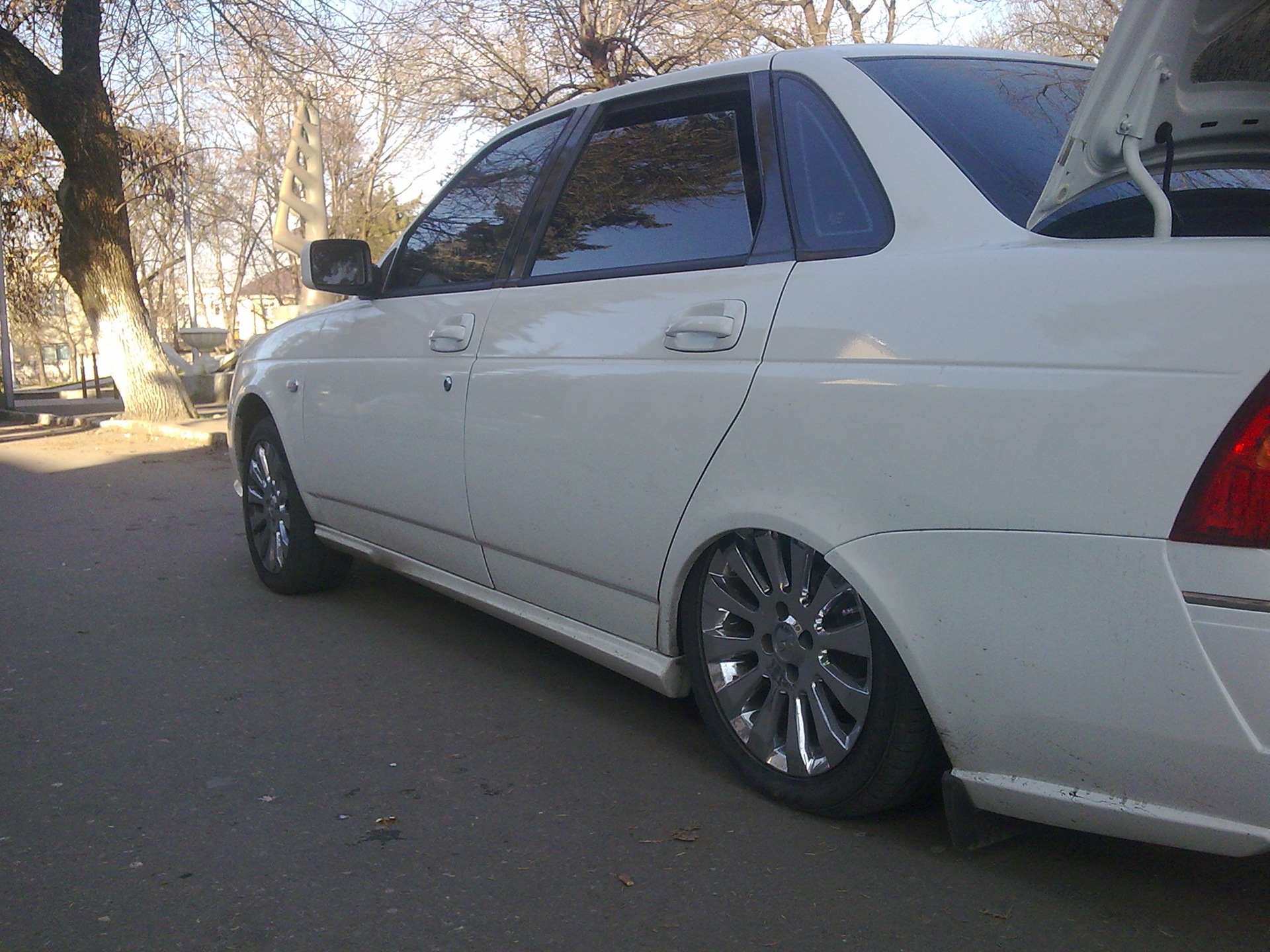Ls l. Приора 2010 года в обвесах.