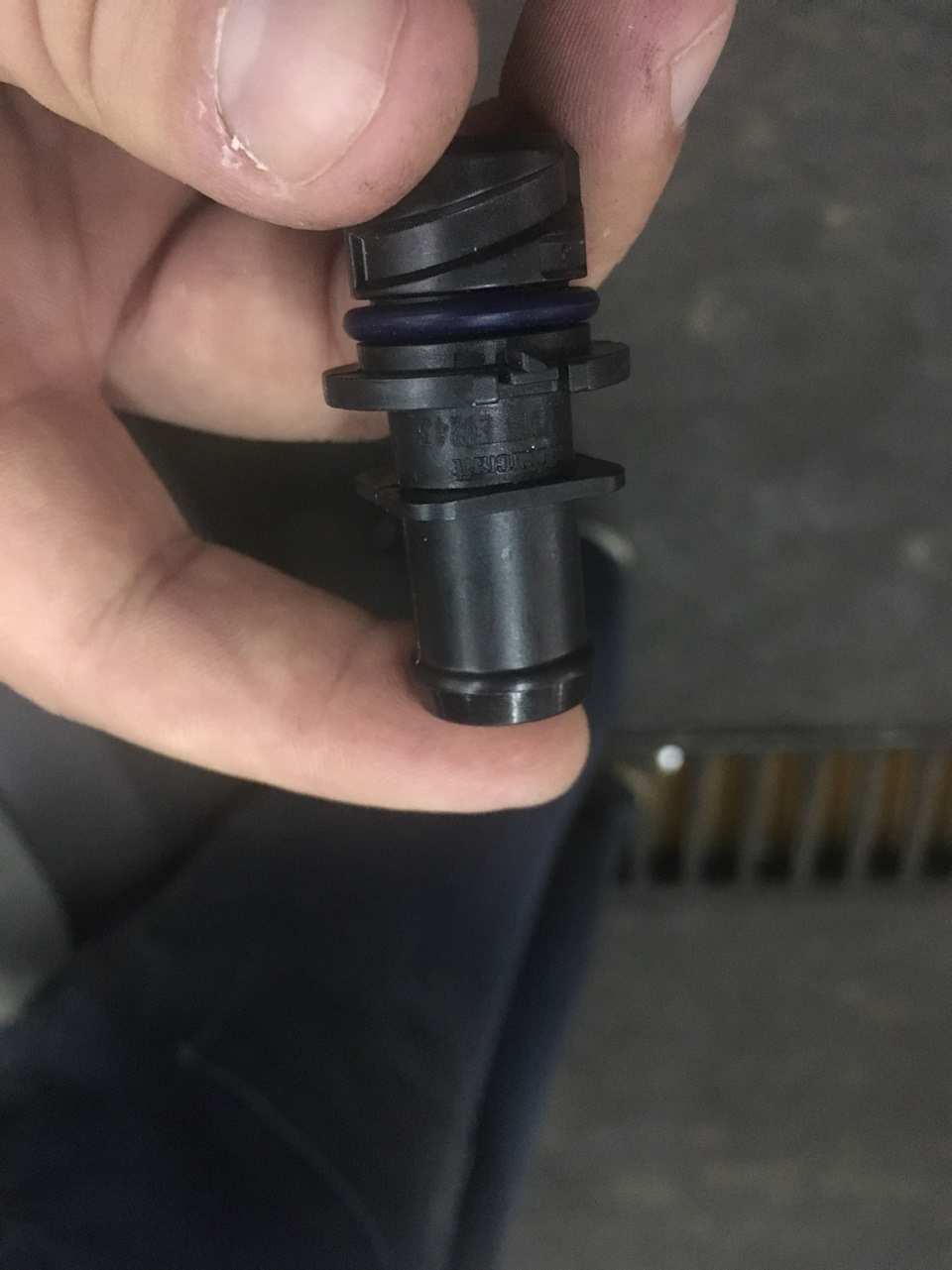 Поменял PCV Valve — Ford Escape (1G), 3 л, 2003 года визит на сервис