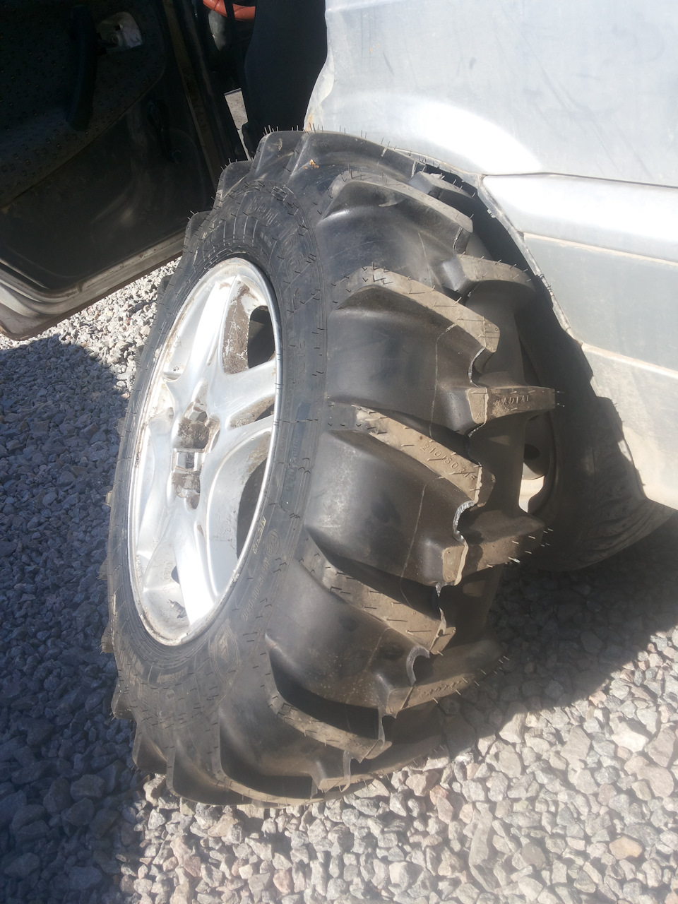 тракторная резина на луаз — ЛуАЗ 969, 1,3 л, 1990 года | шины | DRIVE2