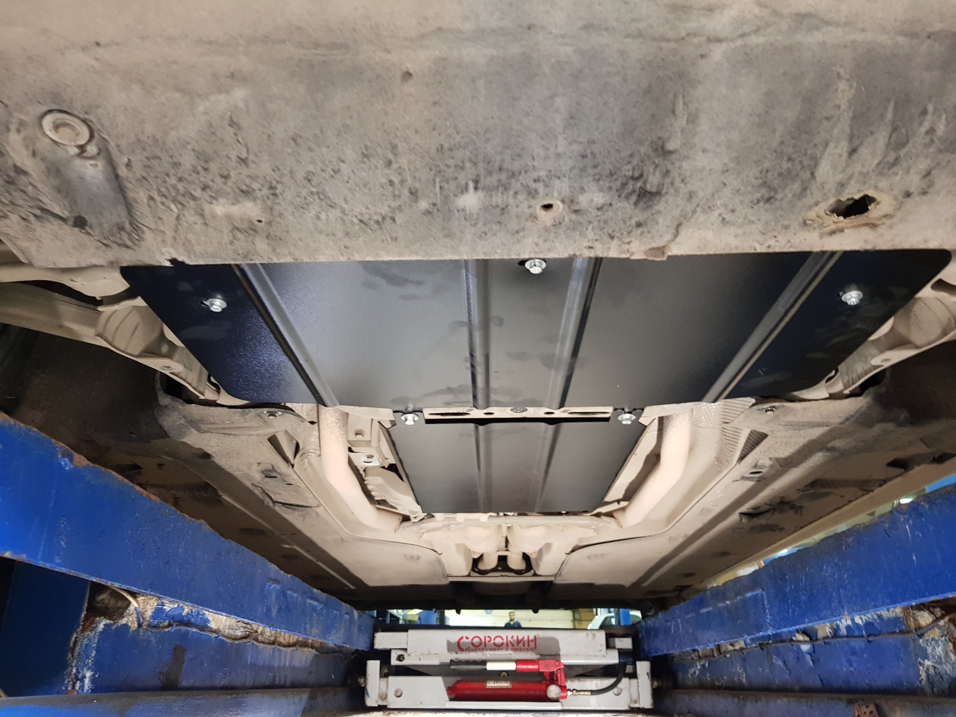 днище субару аутбек 2012. накладки на днище. защита бака citroen с4. Skoda a5 fl днище. накладки на днище.