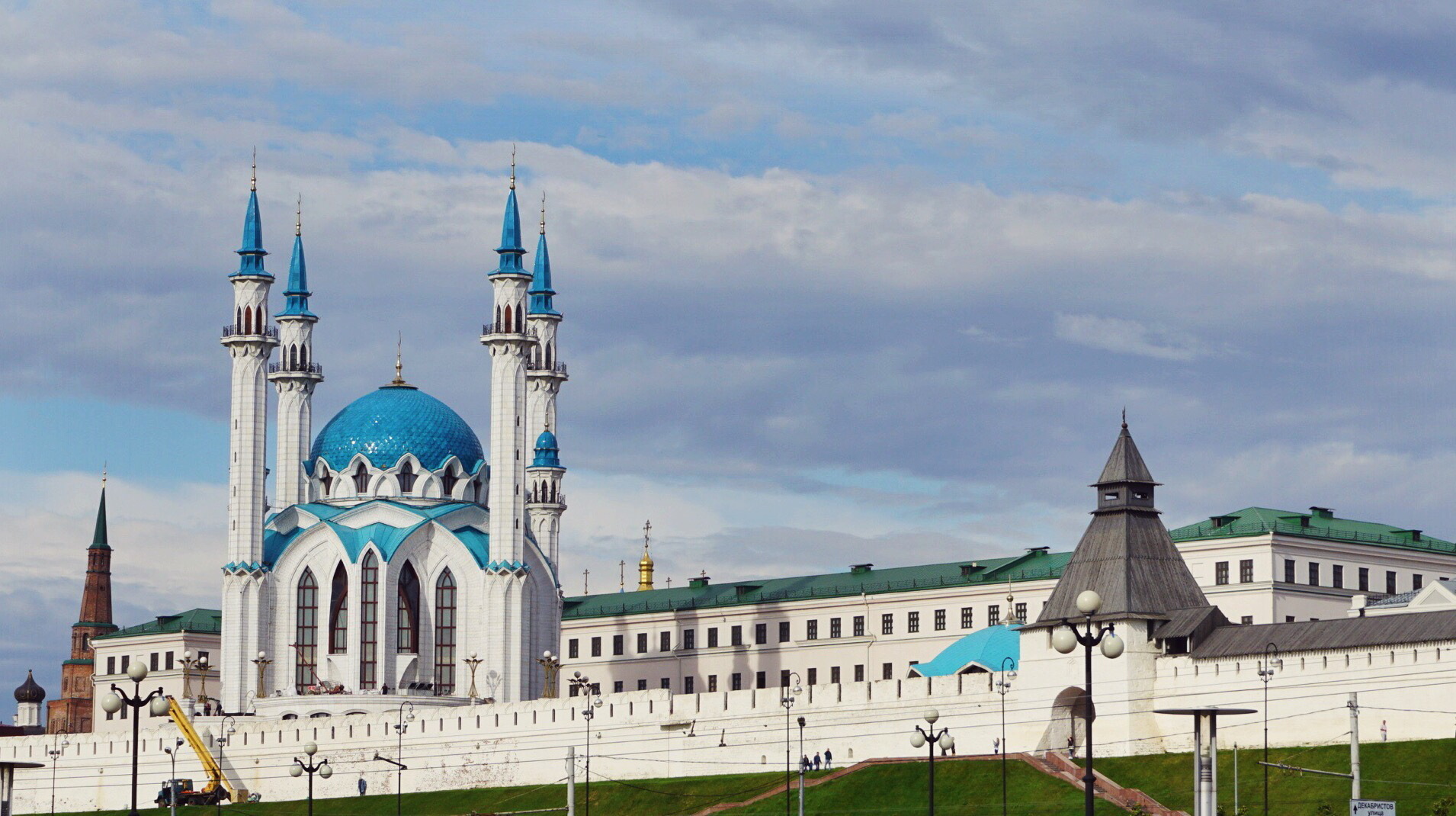 Памятники города казань. Городской округ город Казань музеи Казани. Казань достромичательности. Белый Кремль Казань. Казанский Кремль коллаж.