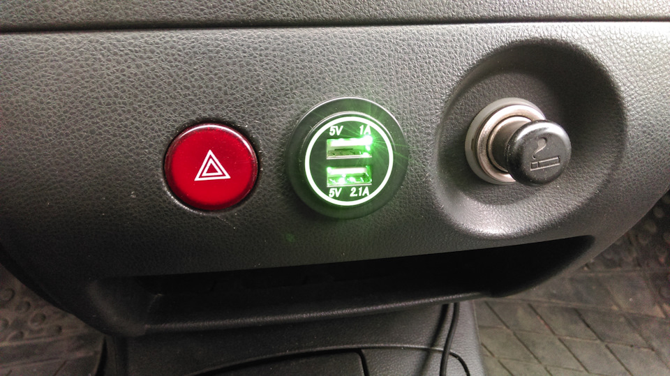 USB розетка — Mitsubishi Outlander (1G), 2 л, 2003 года | аксессуары ...