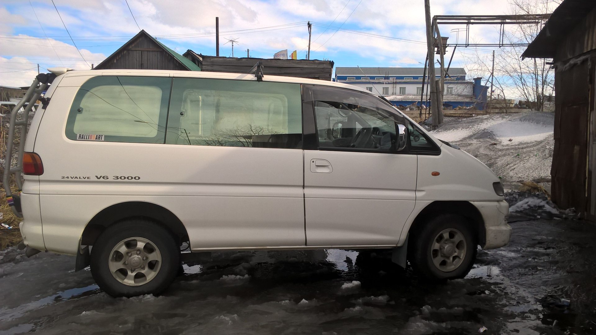 Mitsubishi Delica (L400) 3.0 бензиновый 2004 | Белый ПроЖора на DRIVE2