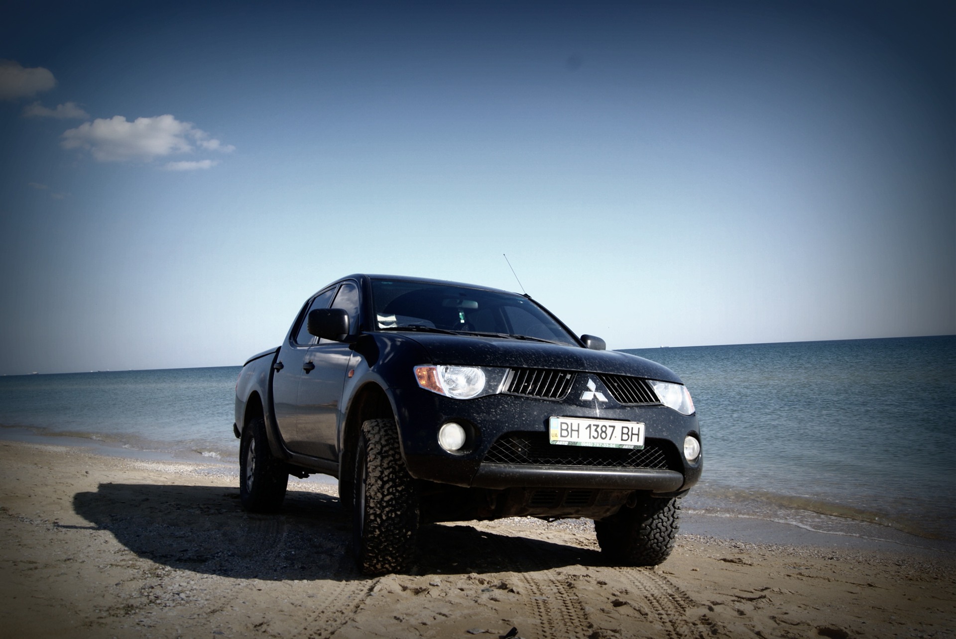 Mitsubishi l200 Black