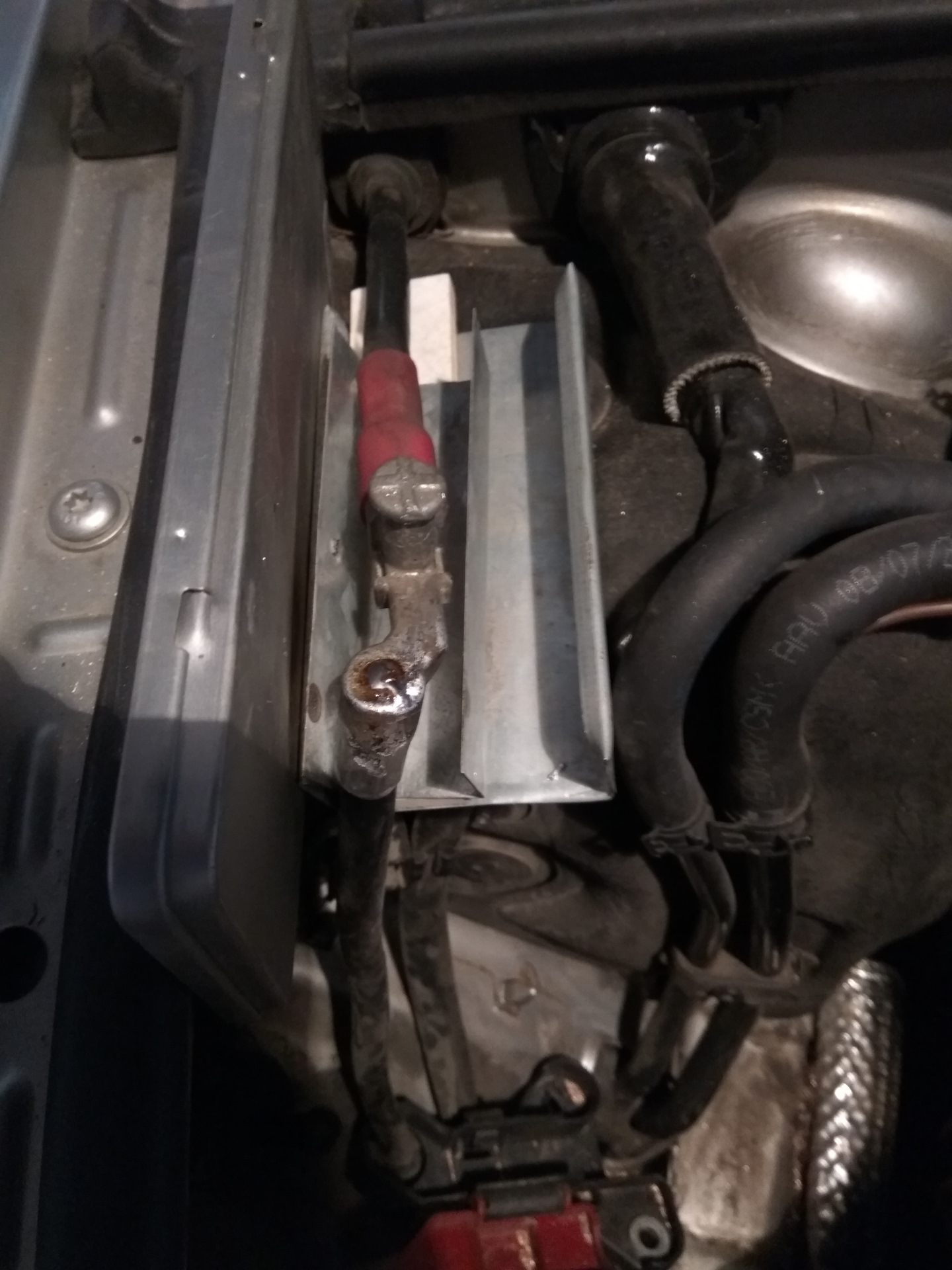 Как располагаются клеммы на форд фокус 2 хэтчбек. Греется клемма форд фокус 2. Мондео 3 плюсовая клемма генератора. Клемма форд фокус 2. Греется клемма форд фокус 2.