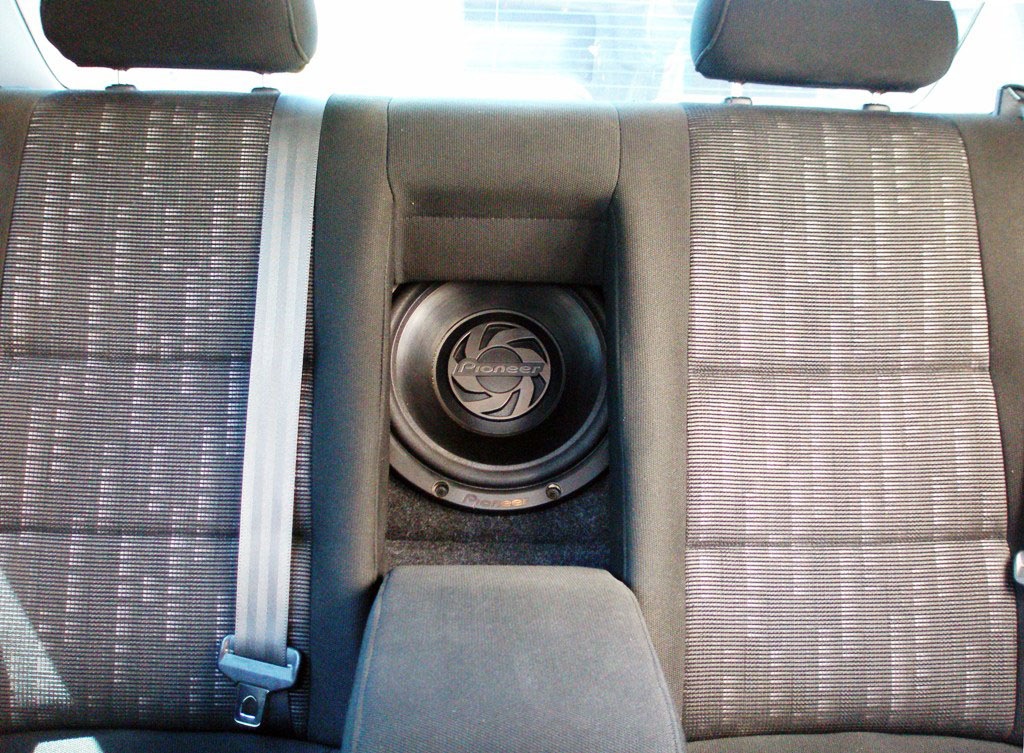 installation of a subwoofer - Toyota Altezza 20 l 1999