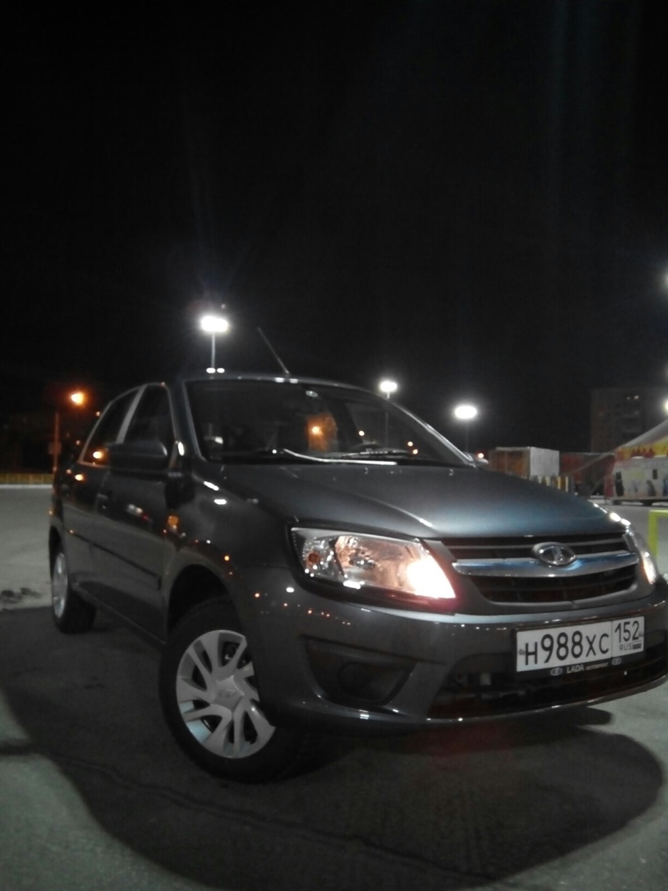 За зиму забыл как она выглядит под слоем грязи)) — Lada Гранта лифтбек ...