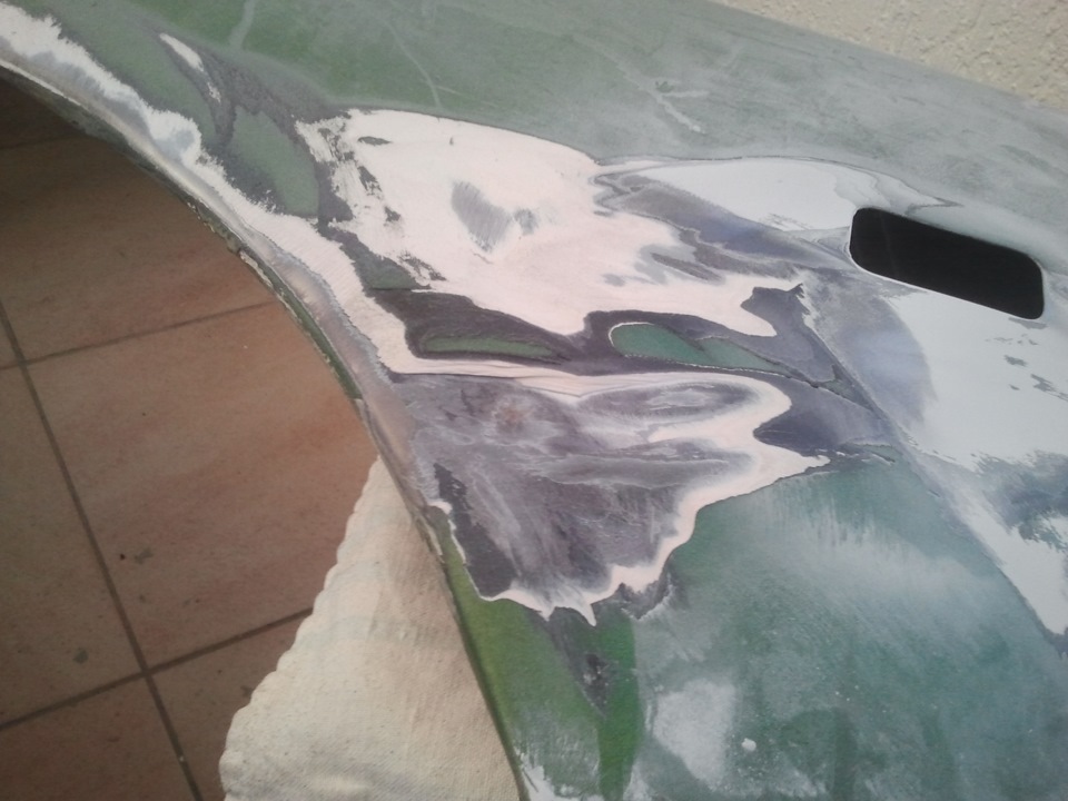 Мягкий пластик авто. Болячка фордов крылья задние. Крыло автомобиля. А 9068800121 крыло 002 купить мерседес. Разноцветные крылья.