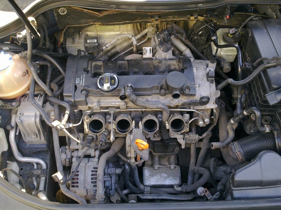 Датчики пассат б6 2.0 fsi. Двигатель Фольксваген Пассат б6 2.0 FSI. Мотор FSI Passat b6. Пассат б6 двигатель 2.0 FSI патрубки. VW Passat b6 датчик коленвала мотор 2.0 FSI.