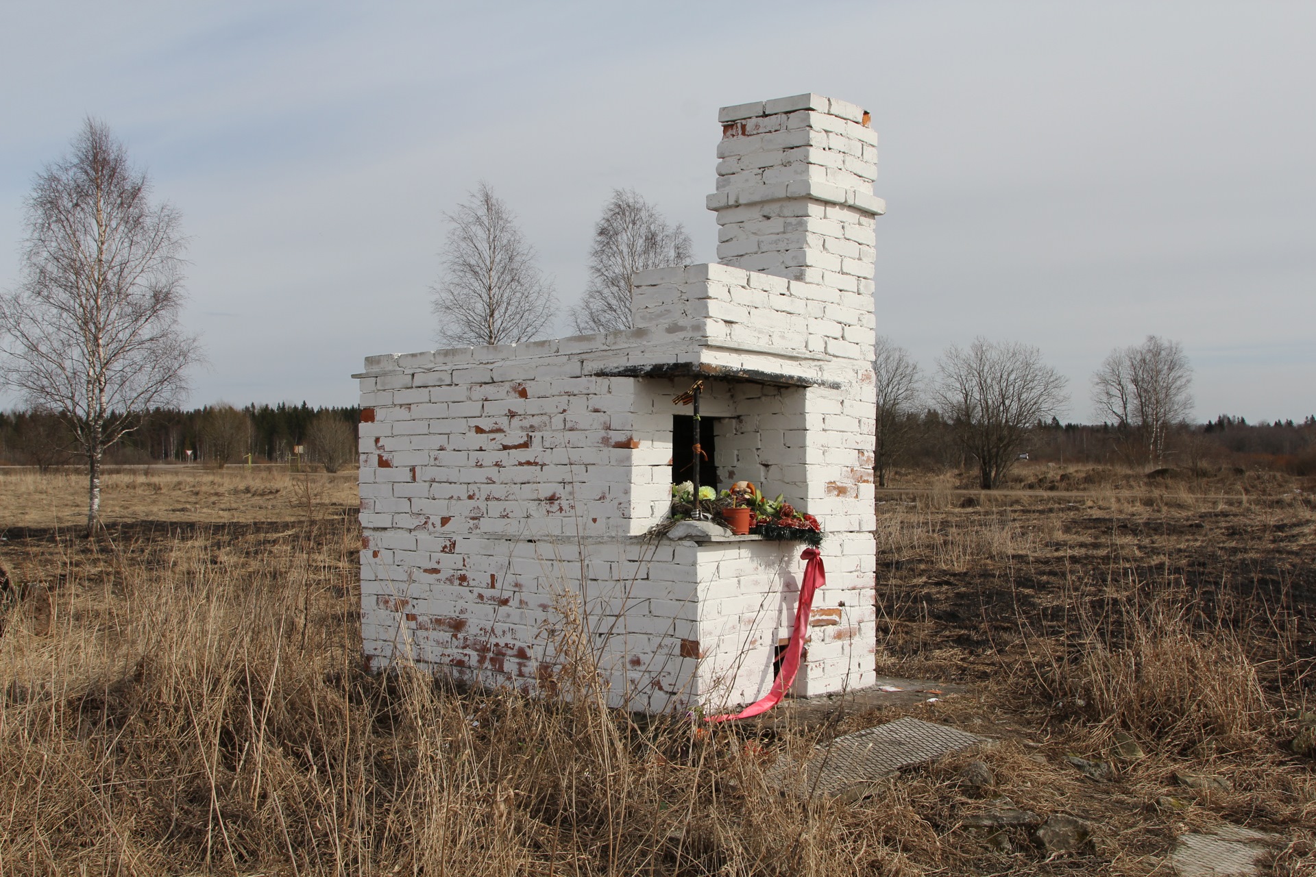 Печи в поле, всё что осталось от деревни сожжённой немцами Альтернативный Туризм
