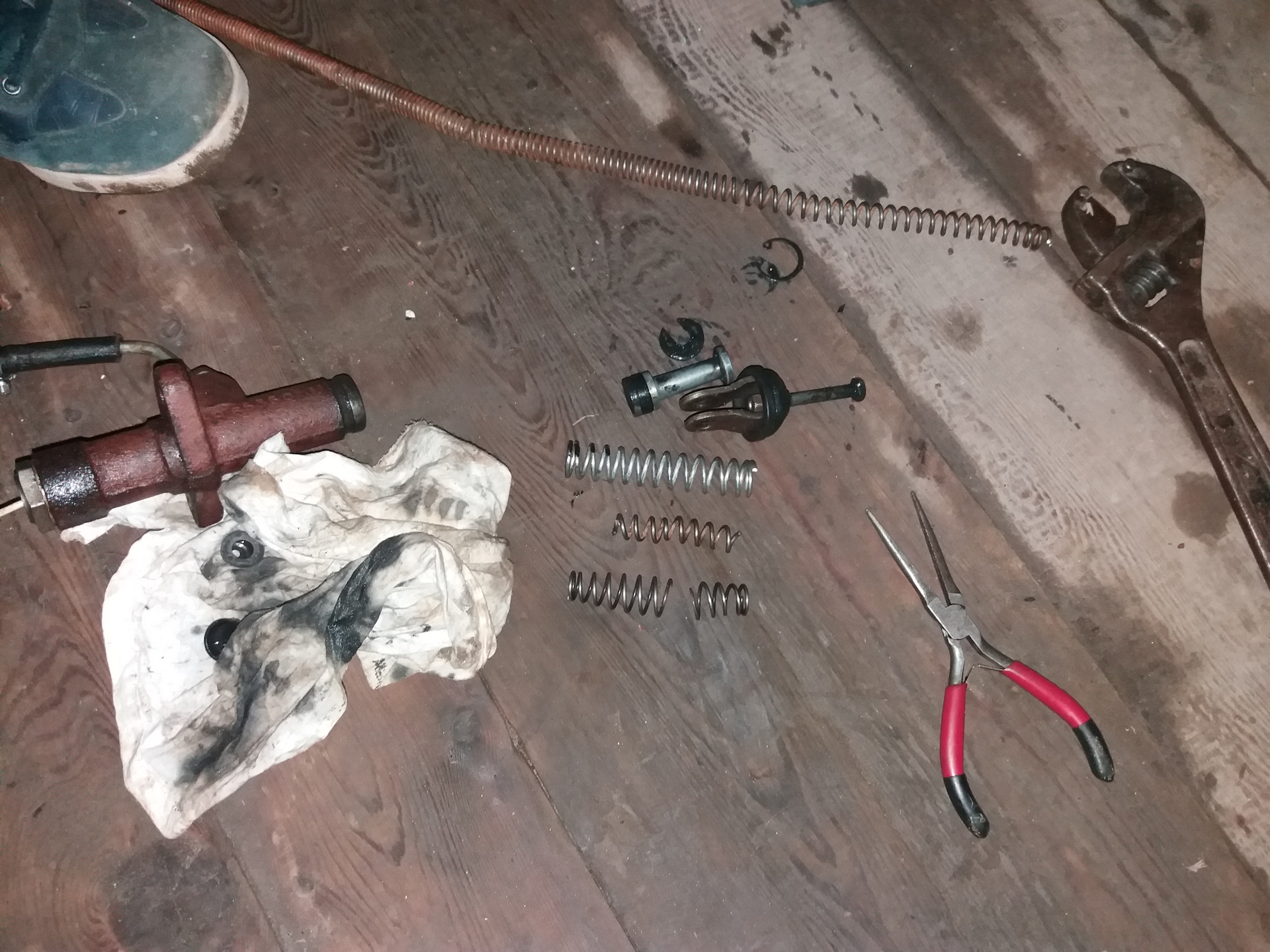 Главный цилиндр сцепления ваз 2106 схема. Главный цилиндр сцепления газ 3110. Главный цилиндр сцепления москвич 2140 схема. Главный цилиндр сцепления 2115. Таун айс главный цилиндр сцепления тойота.