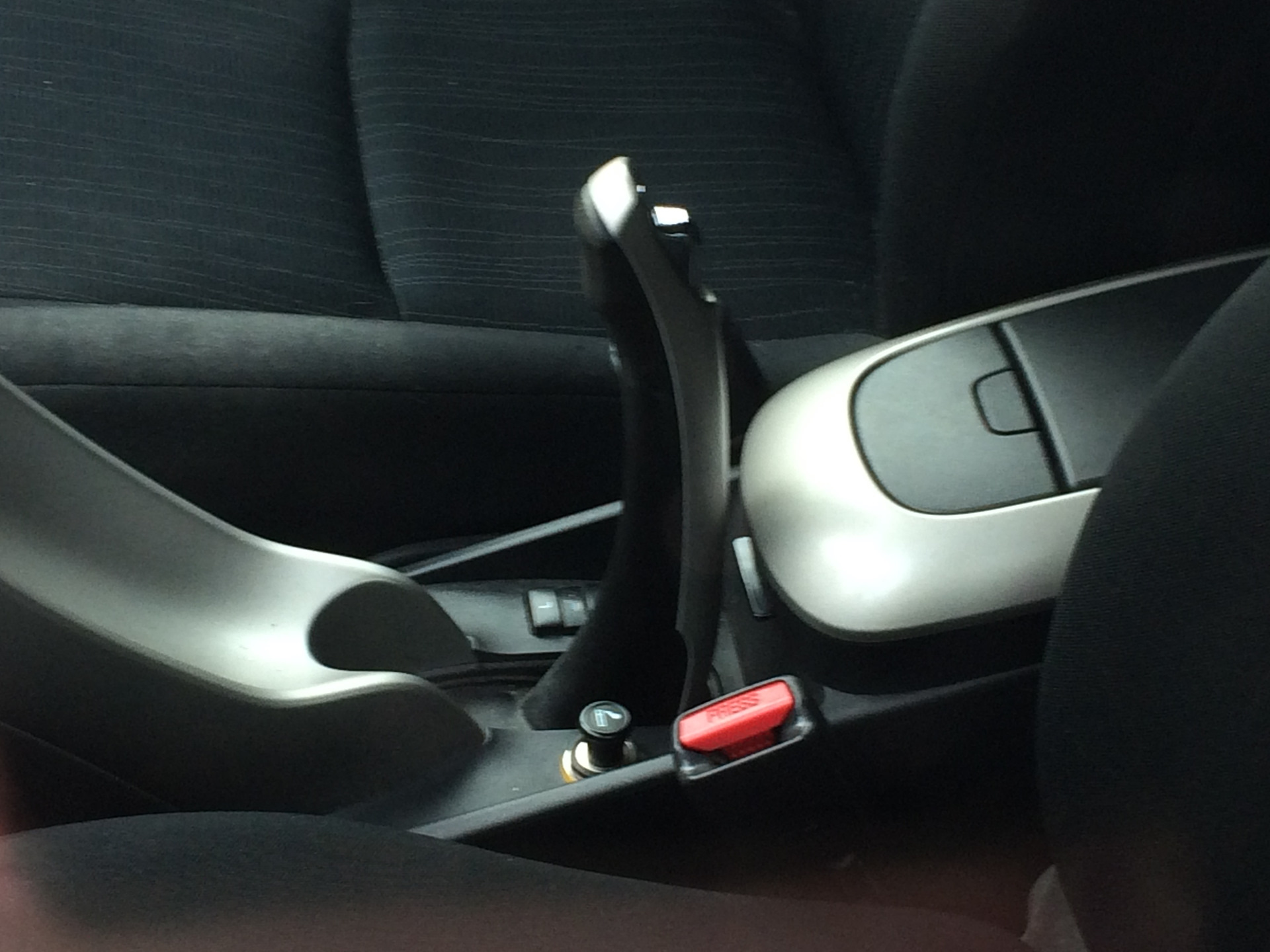 Toyota auris ручник. концевик ручника тойота авенсис т250. подтяжка ручника тойота аурис 2008. Toyota auris ручник. Toyota auris подтяжка ручника.