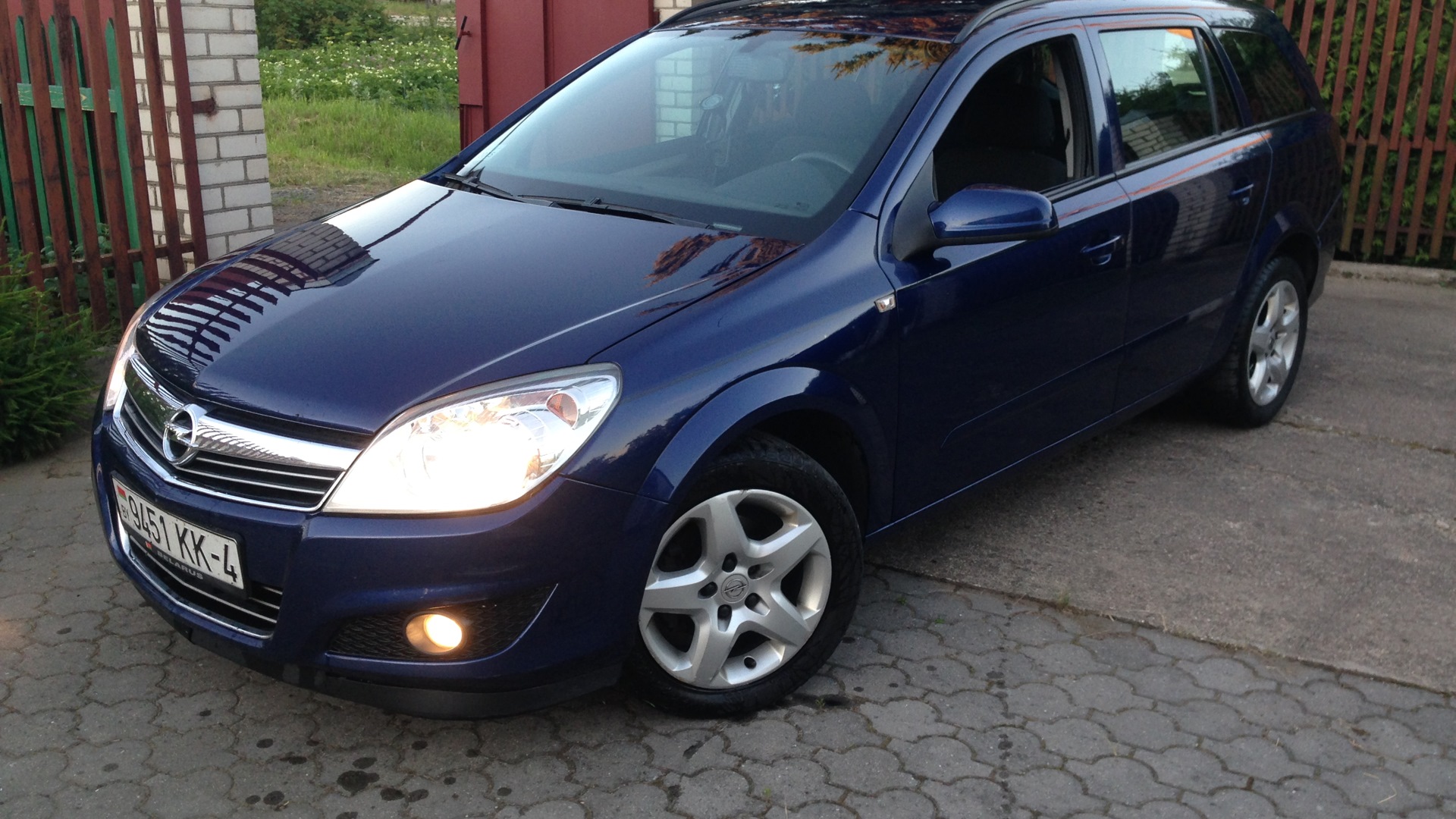 Опель частные объявления. Opel Astra 2007 универсал. Opel Astra 1.4 МТ, 2007.