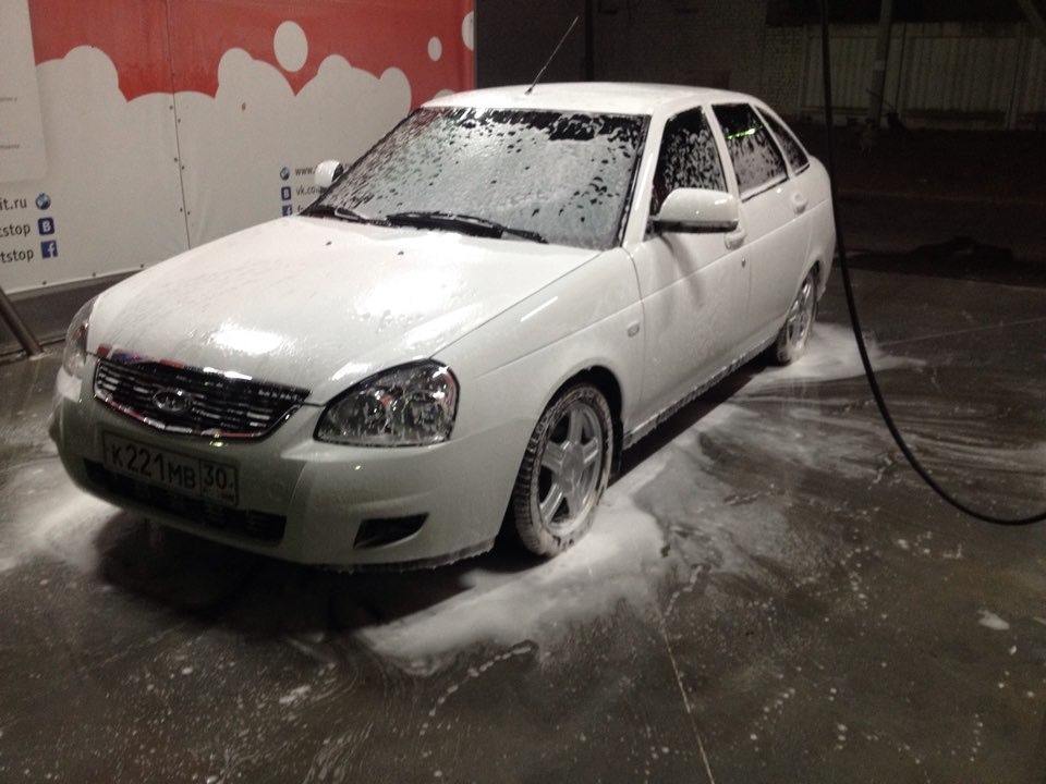 Мойка самообслуживания — Lada Приора хэтчбек, 1,6 л, 2013 года | мойка ...