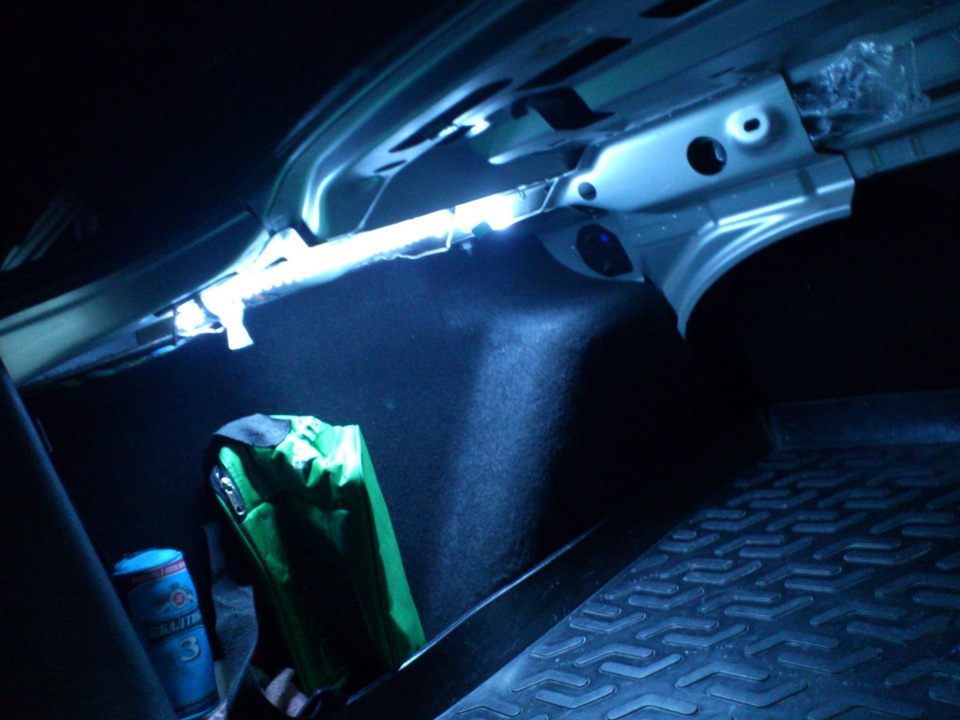 Подсветка багажника фокус. Подсветка багажника Форд фокус 2 хэтчбек. Подсветка багажника Freelander 2. Подсветка багажника Форд фокус 2 седан. Подсветка багажника 221 Мерседес.