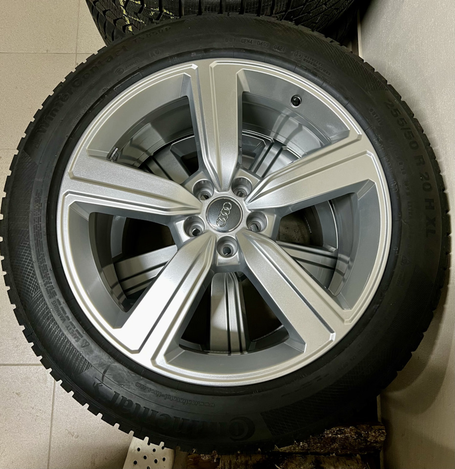 Шины зимние нешипованные Continental 255/50 R20, литые диски Audi 9Jx20  ET38 5x112 на Audi e-tron, Audi Q5 (2G), Audi Q7 (2G). Б/у | 1 800 $ в  городе Минск | DRIVE2