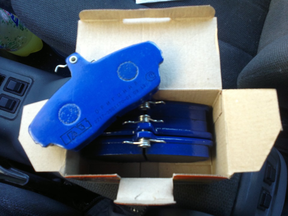 Замена тормозных колодок — ГАЗ 3110, 2,5 л, 1997 года | своими руками ...