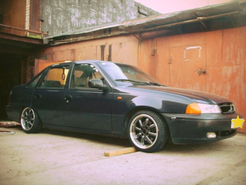 Daewoo Nexia stance