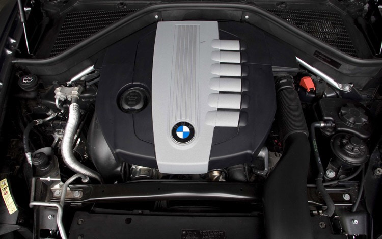 Bmw x6 двигатели. Мотор BMW x5 e70. БМВ х6 дизель мотор. BMW x6 e71 двигатель. N55 BMW f15.