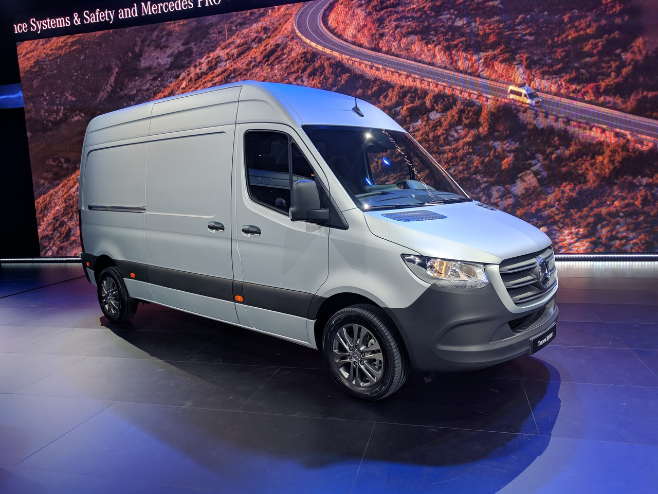 Купить новый Mercedes-Benz Sprinter дизель автомат в Люберцах: чёрный цельномета