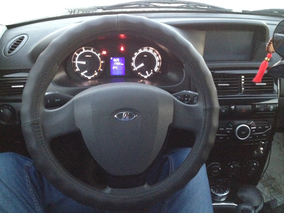 Руль в кожу =)) — Lada Приора седан, 1,6 л, 2014 года | аксессуары | DRIVE2