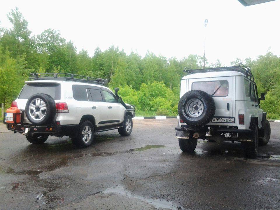 В паре с Уазиком смотрелся конечно интересно… — Toyota Crown (S130)