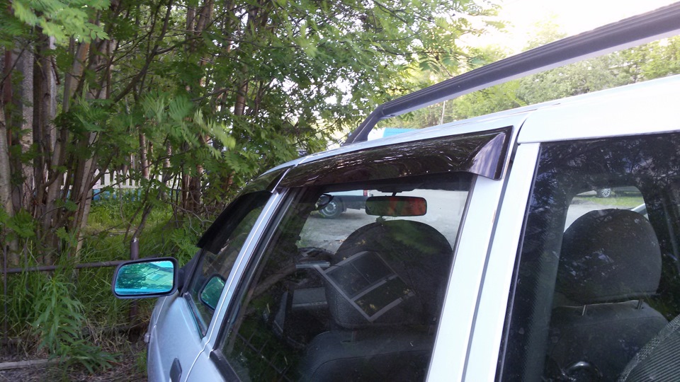 12. Дефлектор дверей — Lada 21114, 1,6 л, 2005 года | аксессуары | DRIVE2