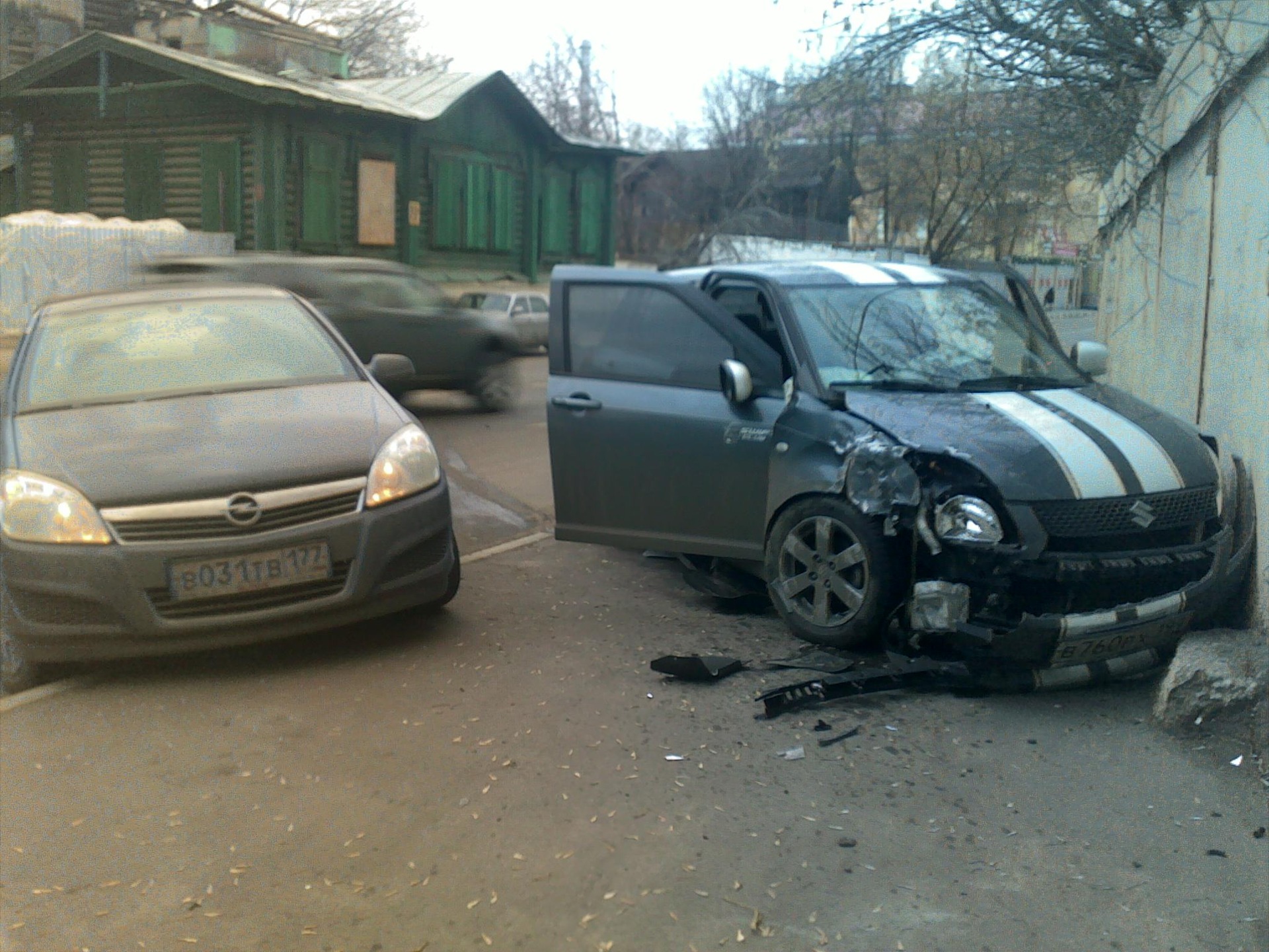 Opel…бордюр…стена!=( — Suzuki Swift (2G), 1,3 л, 2007 года | ДТП | DRIVE2