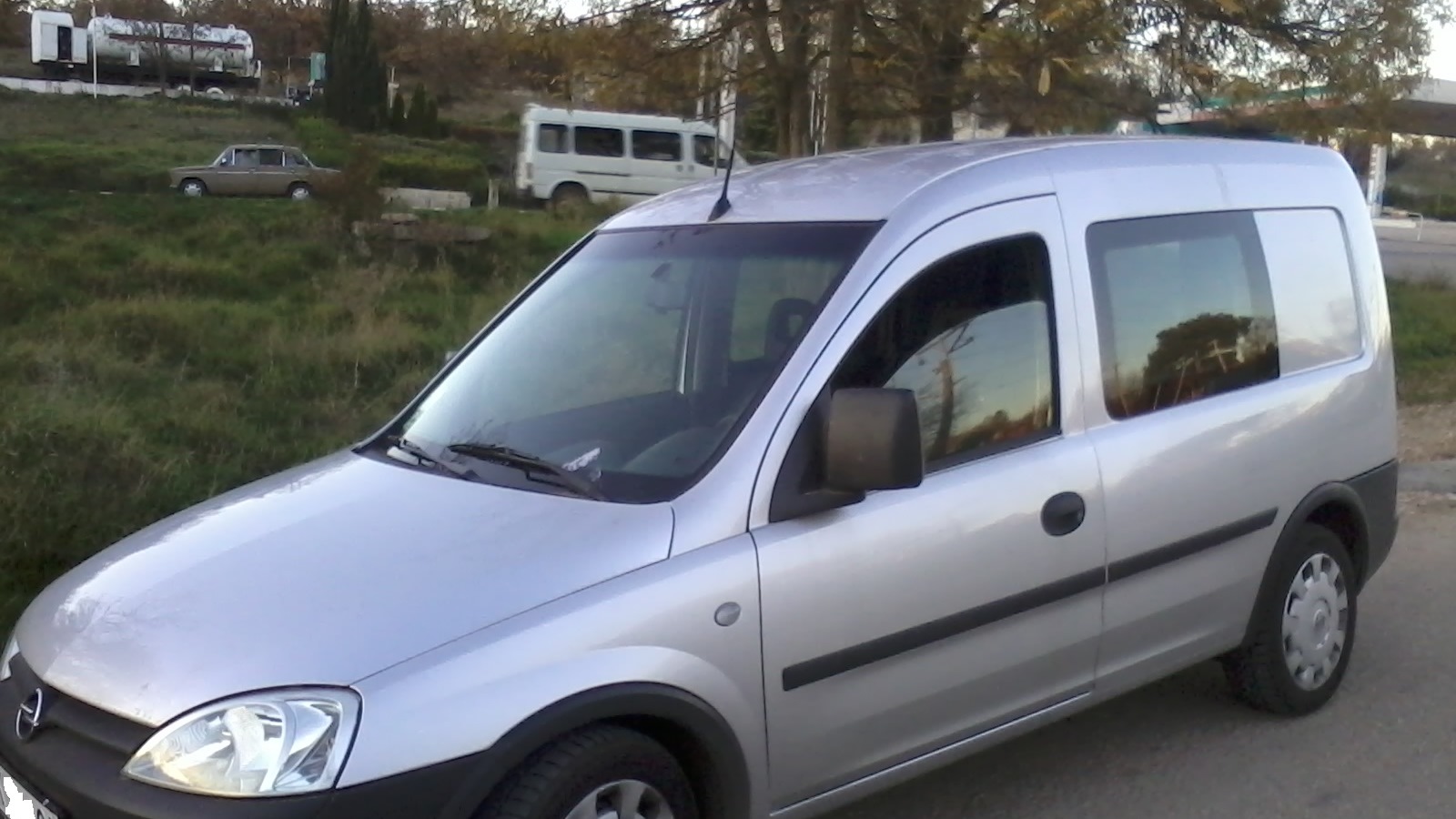 Опель комбо 1.4. Опель комбо 1.3 дизель. Opel Combo 2007. Опель комбо 2006г 1.3 дизель подкапотный. Опель комбо 1.3 дизель вин код.