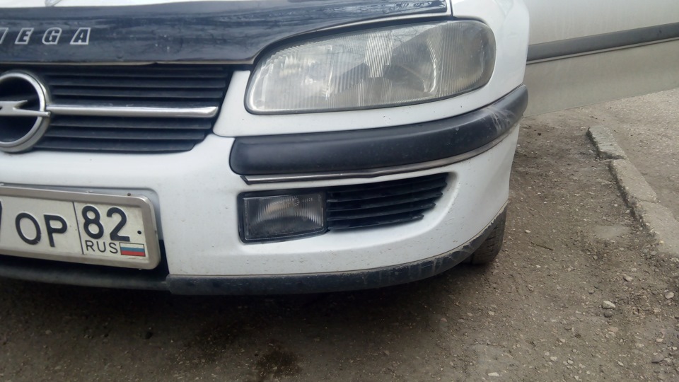 Замена стекла противотуманки. — Opel Omega B, 2 л, 1997 года | своими ...