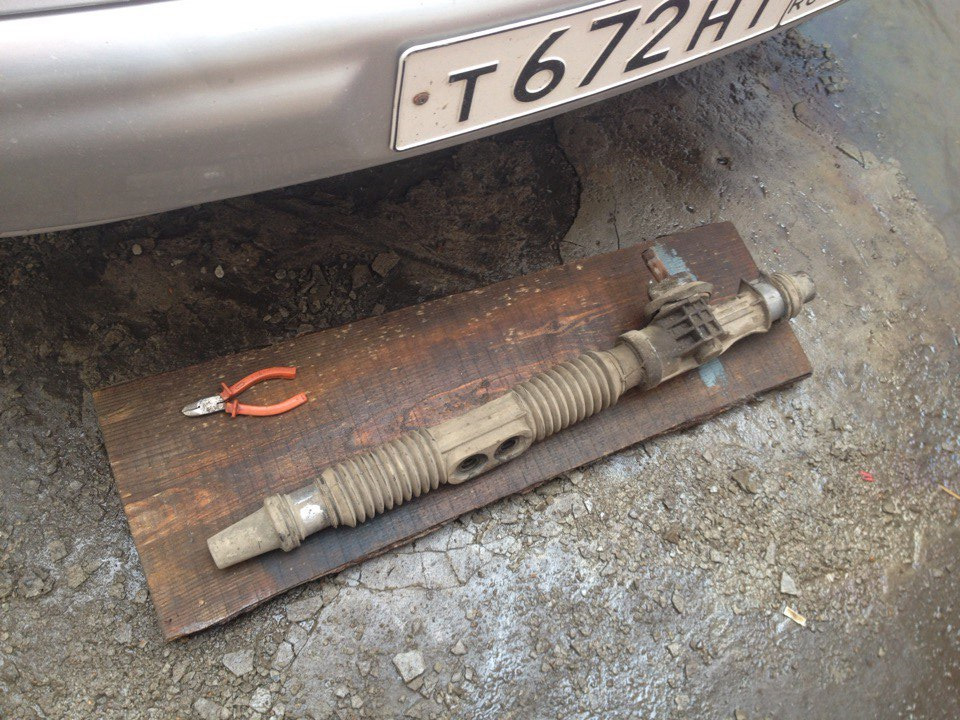 23. Заскрипела рейка — замена. Сорвал шпильку. — Lada 21102, 1,5 л ...