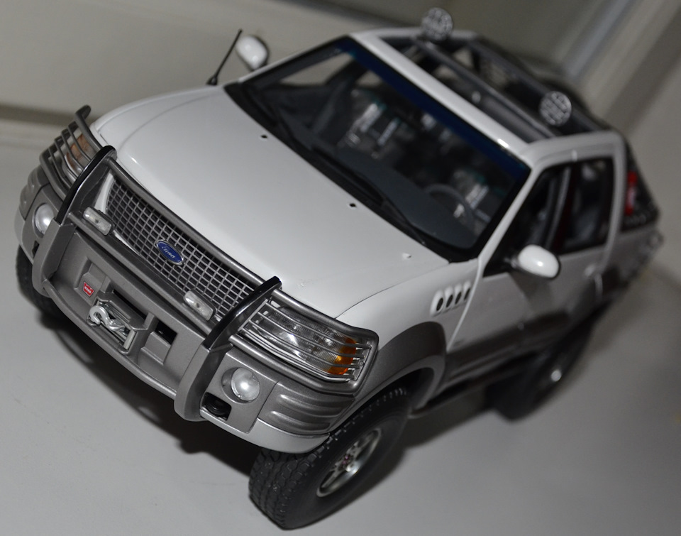 Ford Expedition Himalaya 1998 1/18 by AutoArt — Сообщество Ford Expedition Himalaya 1998 1/18 by AutoArt — Сообщество