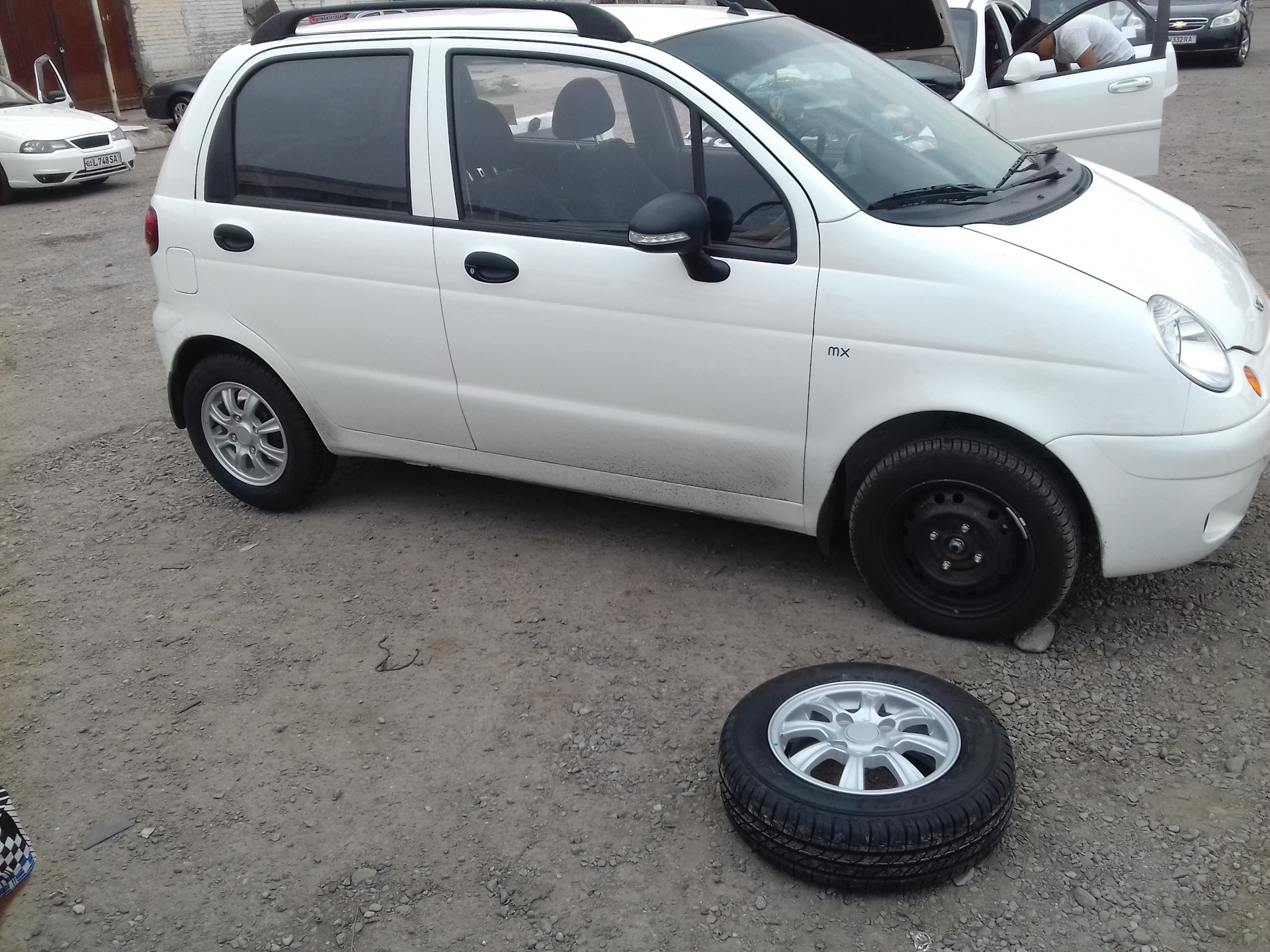 Резина дэу матиз. 175/70 R14 на Матиз. Daewoo Matiz на 16 колесах. Диски Дэу Матиз r13. Daewoo Matiz на 15 колесах.