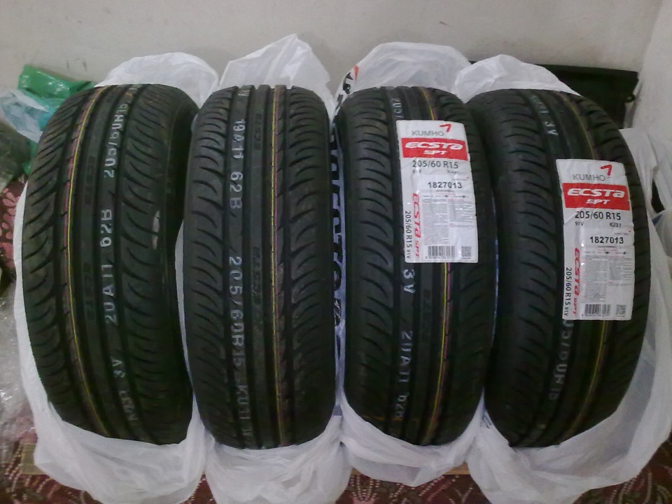 Купить шины кумхо 205. Кумхо Экста СПТ 185/60/15. Kumho SPT 205 65 15. Шины Кумхо Экста 205 60 16. Kumho Ecsta SPT ku31 165/45 r16.