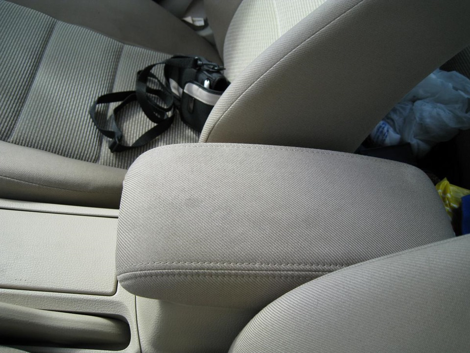 Салфетки для автомобиля. Салон тряпка. Химчистка кожаного салона. Гольф 8 салон тряпка. Тойота прогресс черный салон тряпка.