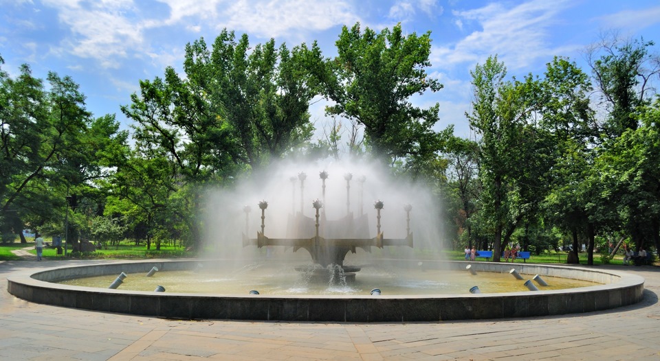 Парки луганска фото и описание