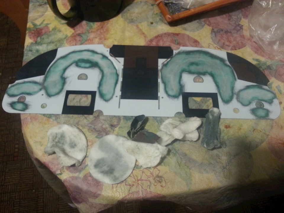 Тыльная часть лицевой подложки приборки с убраными светофильтрами и убраной окраской шкал. — УАЗ Patriot