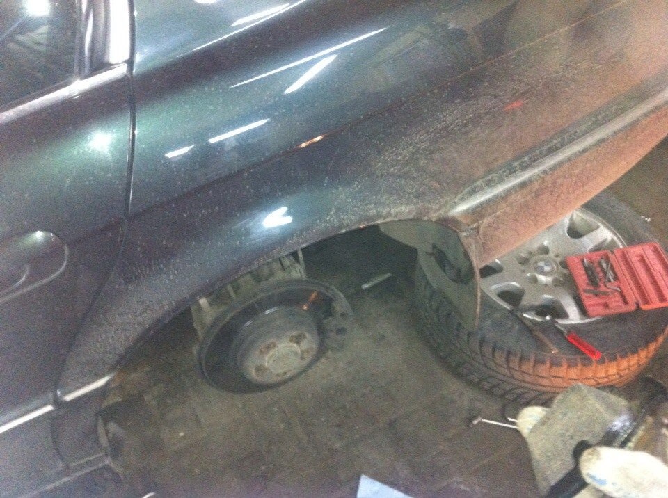 задние колодки отъездили свое) — BMW 7 series (E38), 4 л, 2000 года ...