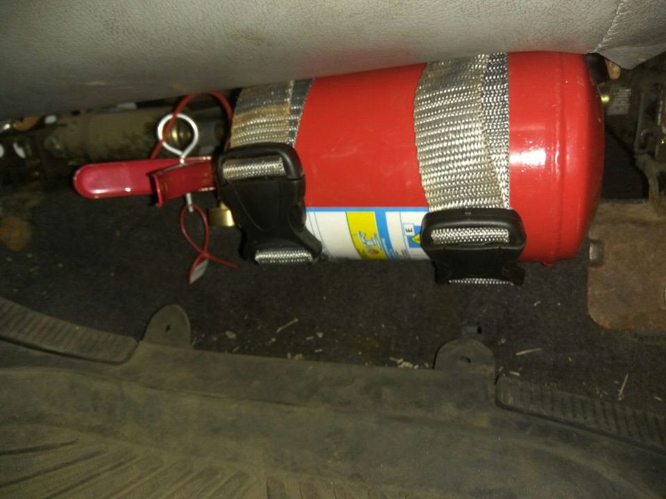 Огнетушитель под водительское сиденье — Nissan Pathfinder (2G), 3,3 л ...
