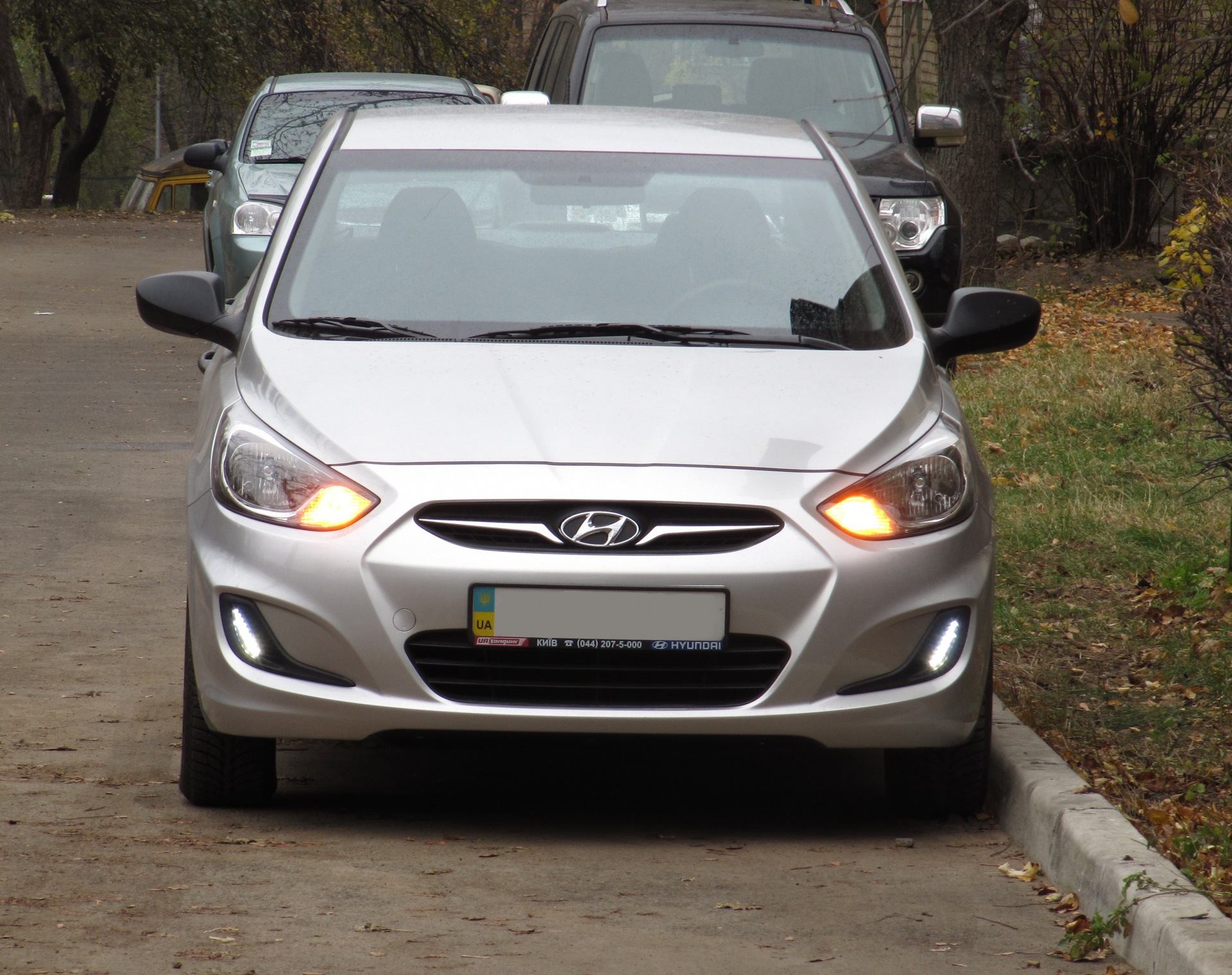 Огонь солярис. Hyundai Solaris 2013 ходовые огни. ДХО Hyundai Solaris 2013. Ходовые огни Хендай Солярис 2012. Hyundai Solaris 2012 ДХО.