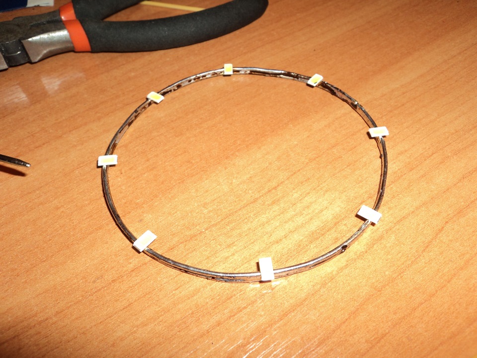 Ангельские глазки дэу нексия n150. c745a5cs 960. Ангельские глазки дэу нексия n150 фото. Ангельские глазки дэу нексия n150-c745a5cs 960. картинка Ангельские глазки дэу нексия n150. картинка c745a5cs 960. Привет Всем…Не дождался ангельских глазок которые заказал www.drive2.ru/l/4982840/где то еще идут… Решил заняться этим сам, может пригодиться… Искал двухсторонний текстолит чтобы сделать плату…не нашел…Читал что для SMD 5730 светодиодов желательно охлаждение…Потом подумывал из алюминия попробовать сделать…Бросил все затеи которые пока трудно воплотить без подручных материалов, буду делать что есть под рукой(на балконе:)), сделать решил из медного провода толщиной 1.5 мм и длиной 26 см.