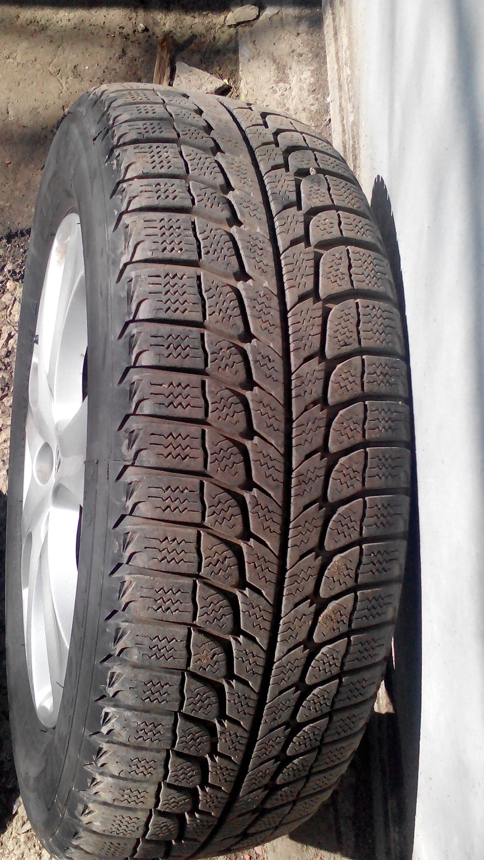 Продам Б\У зимнюю резину 185 65 R15 — DRIVE2