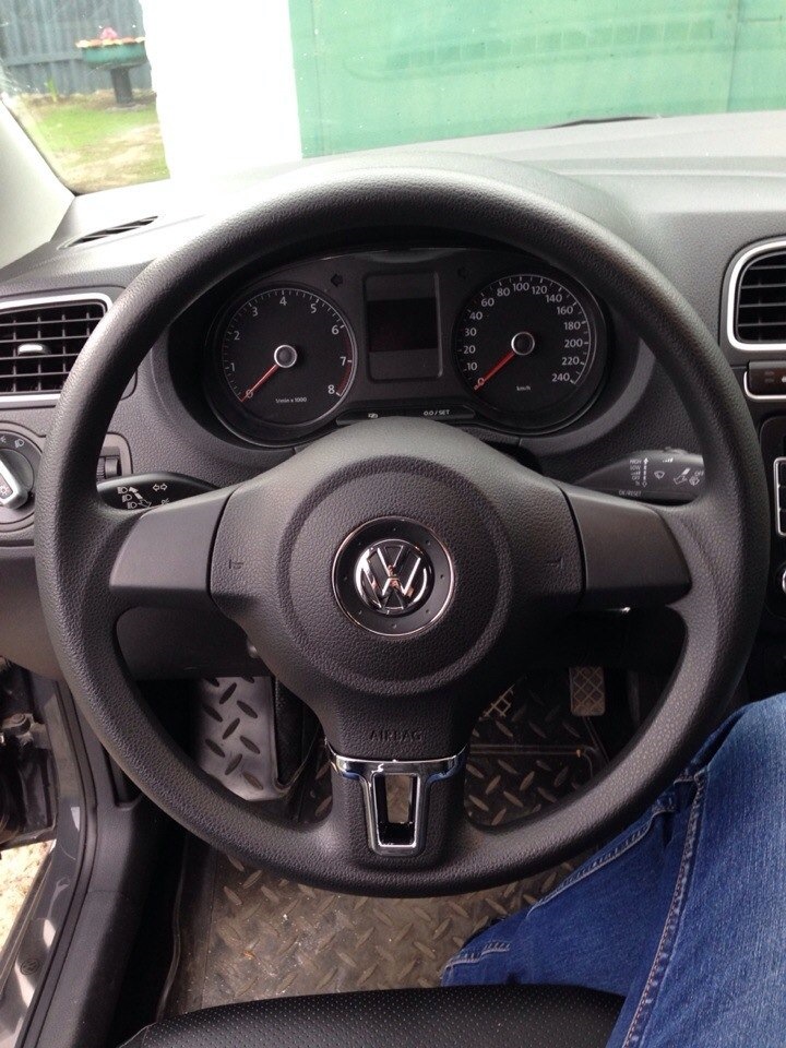 Руль поло 2016. Руль Volkswagen Polo sedan 2012. Руль поло седан 2011. VW Polo sedan кнопки на руль. Кнопка управления на руль Фольксваген поло седан 2016 года.