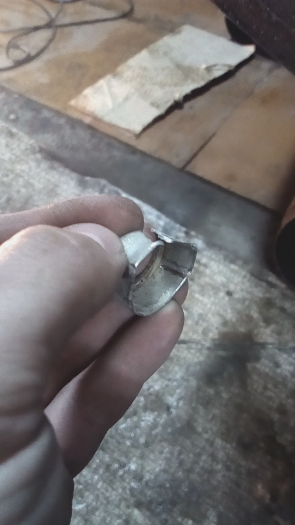 Когда теряешь ключ от секретки… — Lada Приора хэтчбек, 1,6 л, 2009 года ...